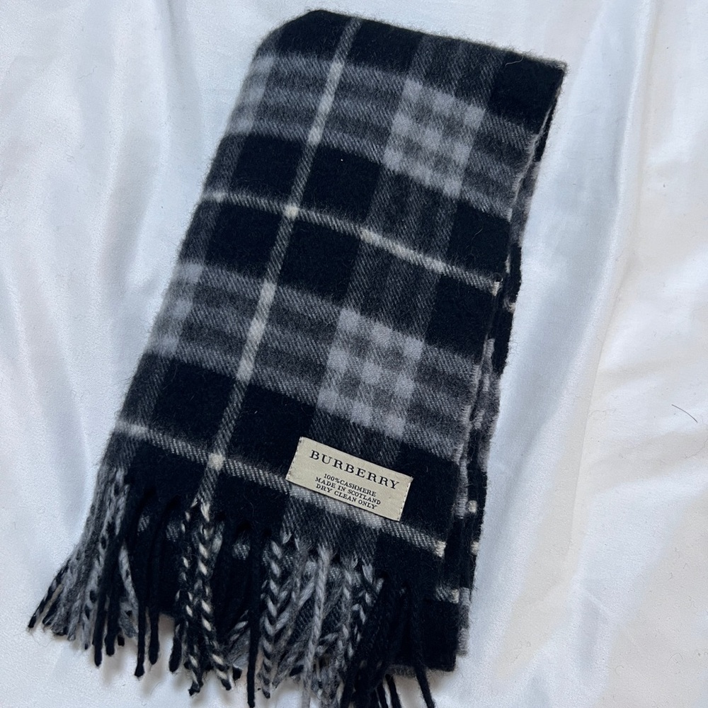 Burberry 100% cashmere black plaid scarf